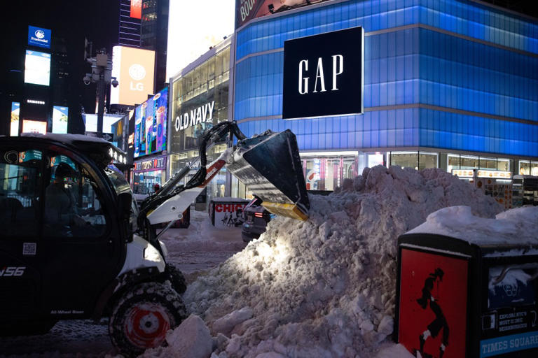 Winter storm Fern continues to wreak havoc on NYC travel after historic ...