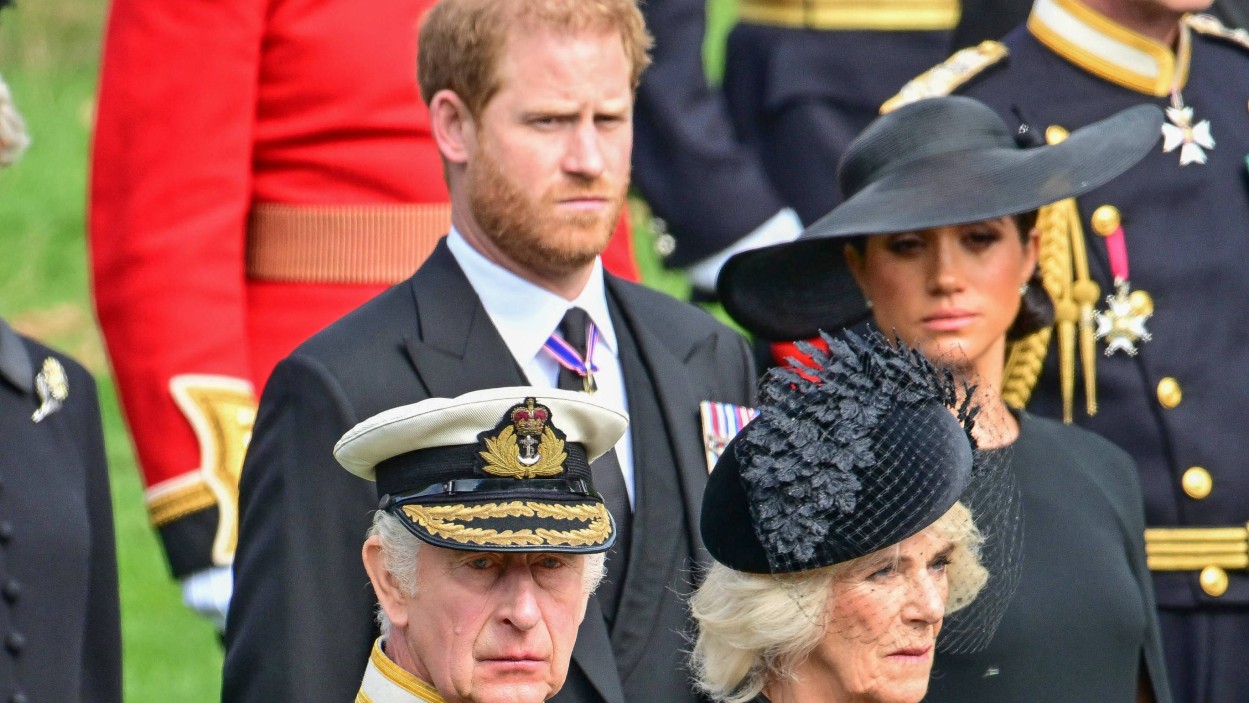Charles considers 'enormous gesture' to Harry and Meghan despite ...