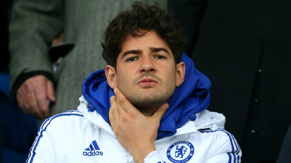 Ex-Chelsea striker now worth £100m wants to buy this League Two club ...