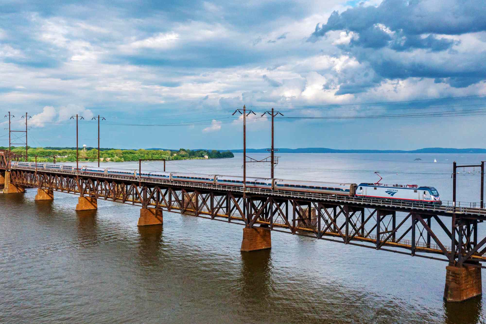 This train ride takes you from NYC to the Deep South—and it passes(00)
