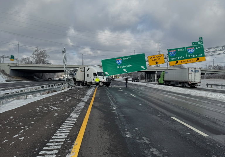 Fallen TDOT sign closes I-65/I-440 split in Nashville