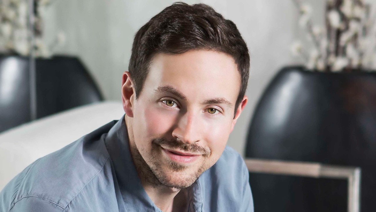 GameStop CEO set to pocket $35 billion after axing nearly 500 stores<br><br>