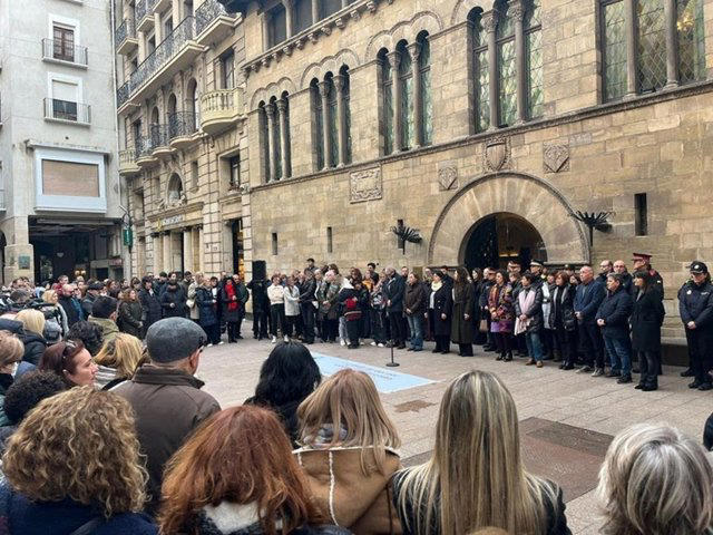Minuto de silencio en Lleida por el asesinato de una vecina el domingo