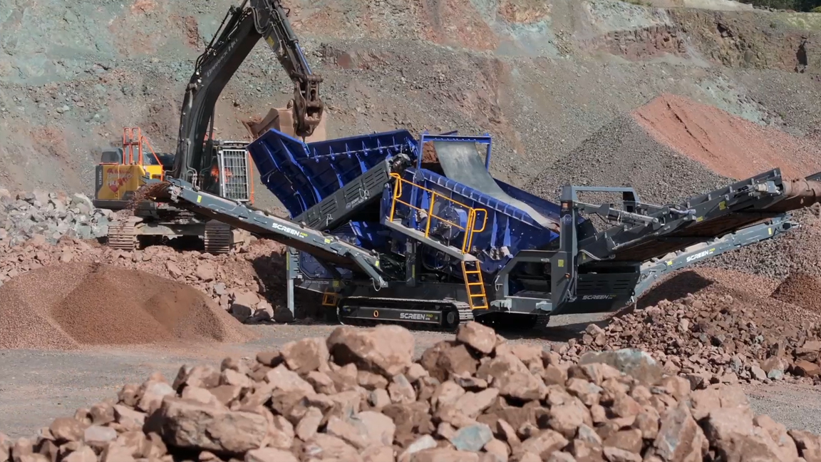 Edge SCREENPRO S16 in material screening operation