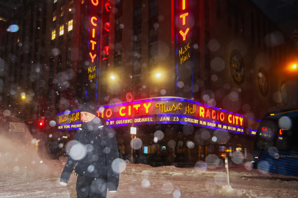 Northeast sees more snow from the tail end of a colossal winter storm ...