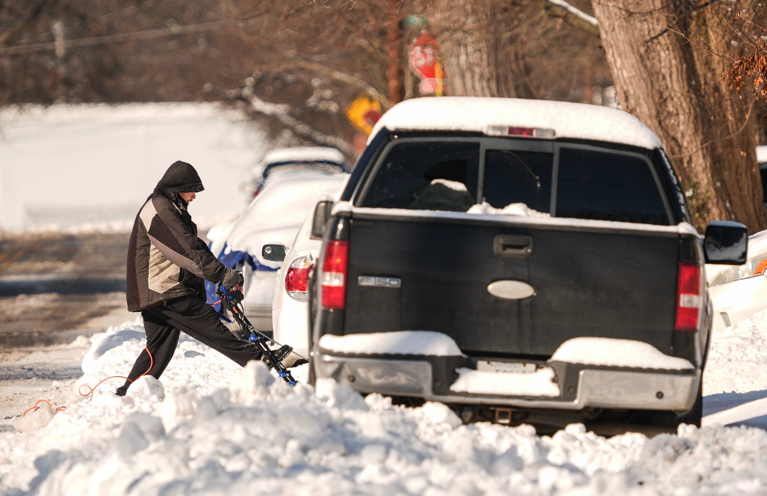 Winter storm death toll rises to 14, Beshear says