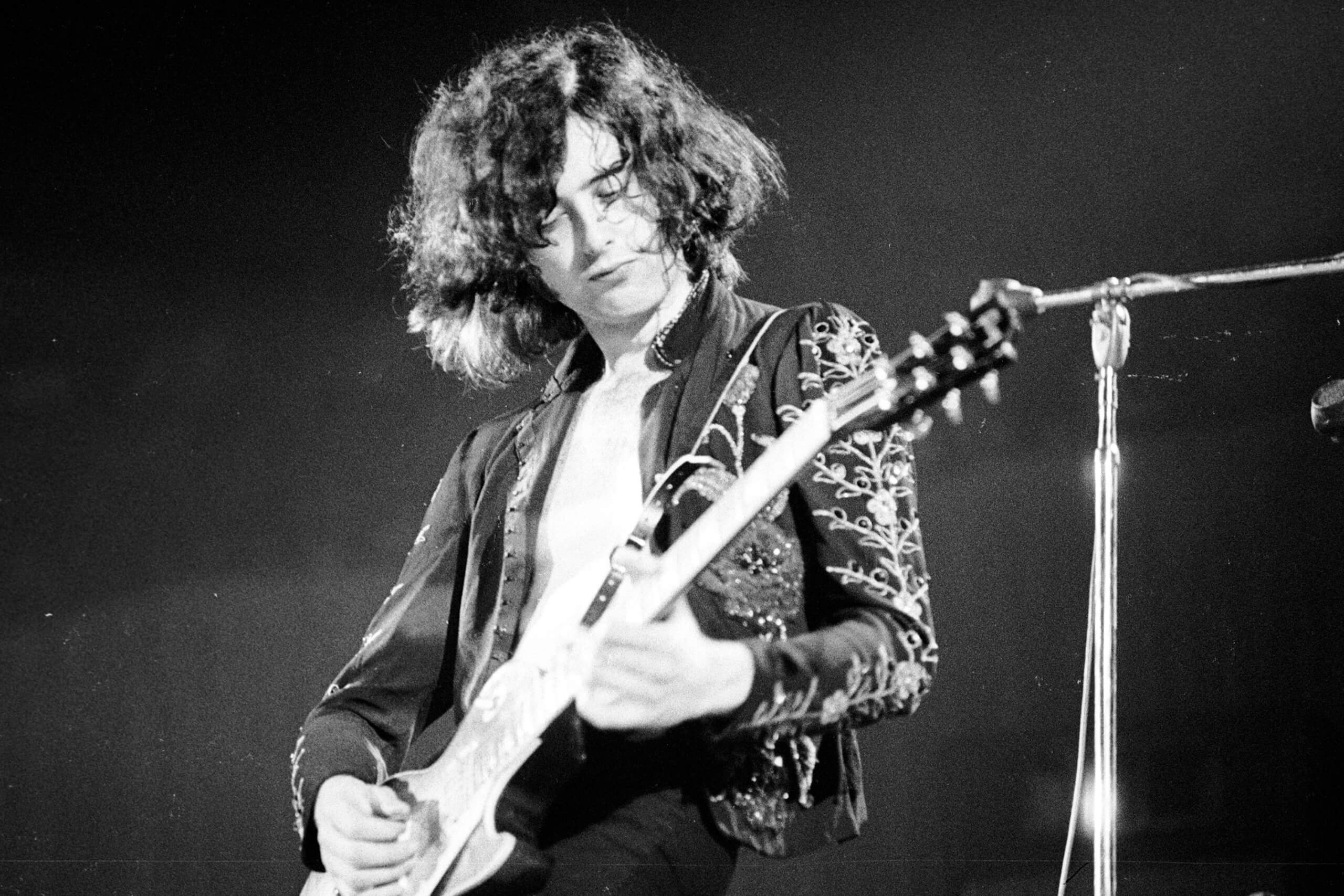 30 guitarists often considered among the greatest of all time