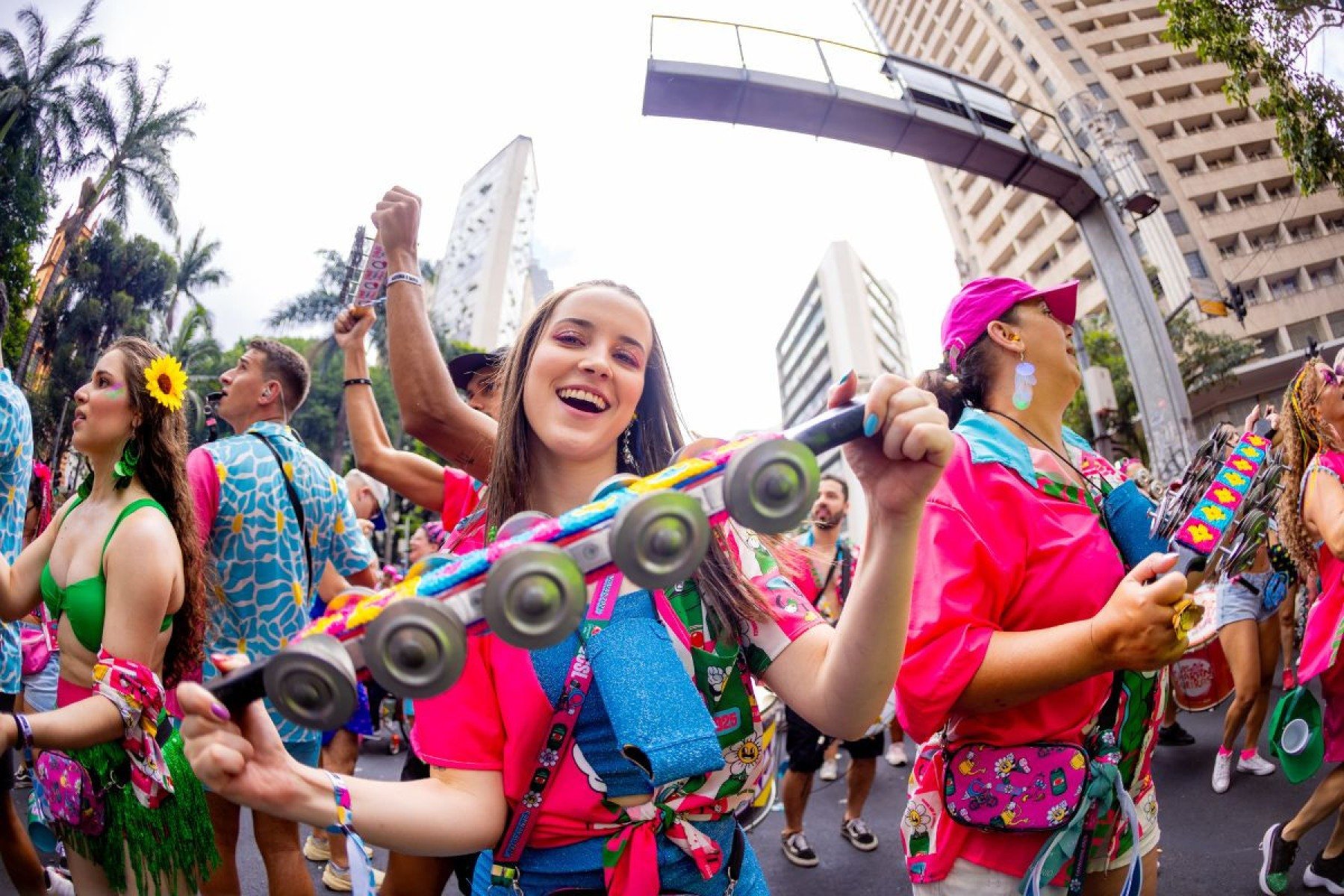 Blocos que começaram pequenos e viraram gigantes no carnaval de BH