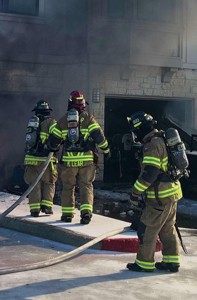 Fire causes partial building collapse at Bee Cave apartments