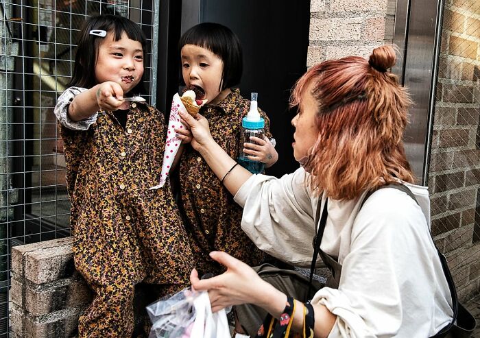 This street photographer captures raw and human moments in everyday ...