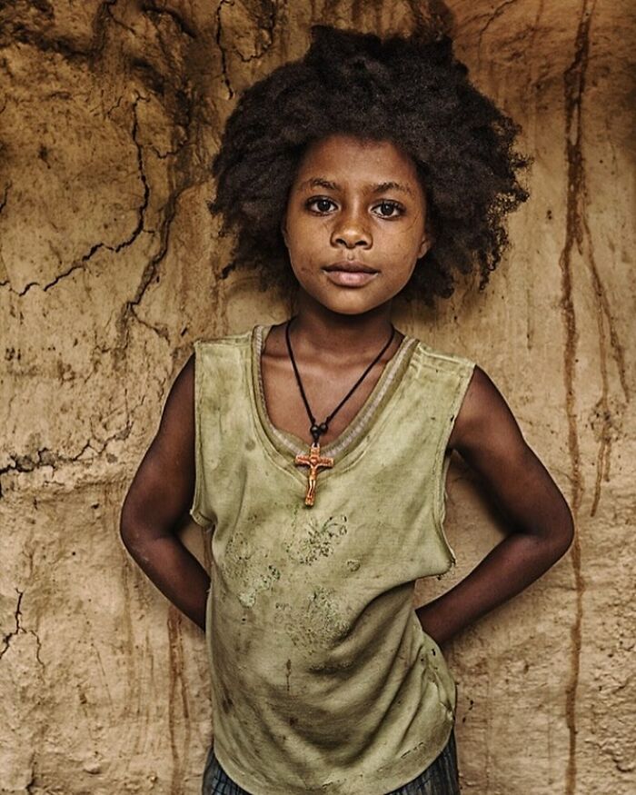 This street photographer captures raw and human moments in everyday ...