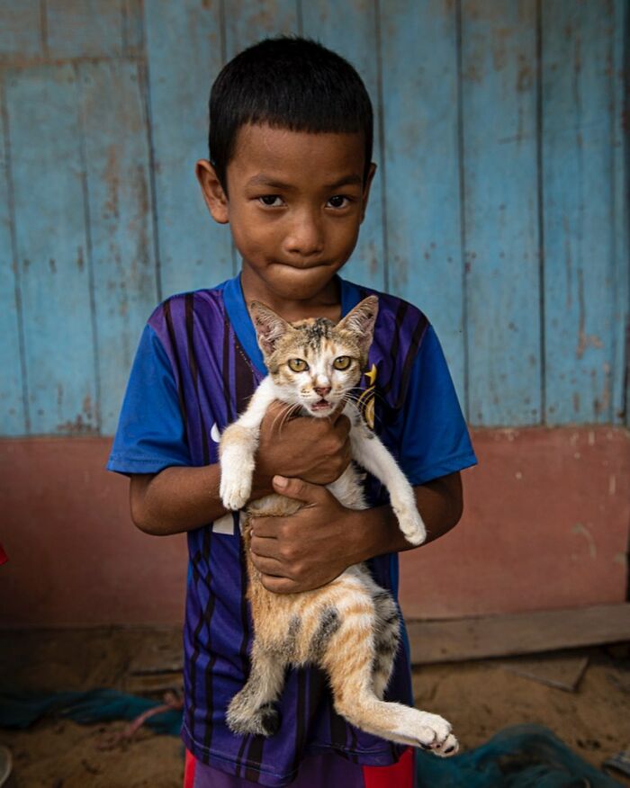 This street photographer captures raw and human moments in everyday ...