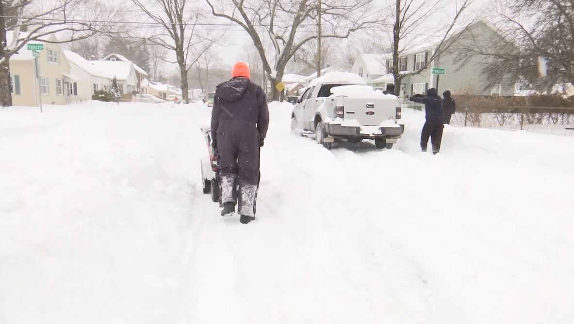 Springfield community cleans snow off the city’s streets