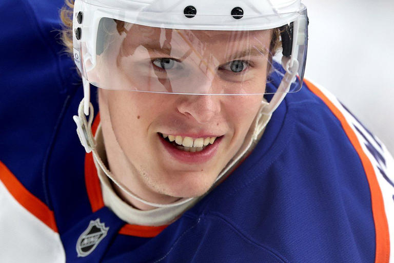 Edmonton Oilers bring in big, new centre to shore up bottom lines