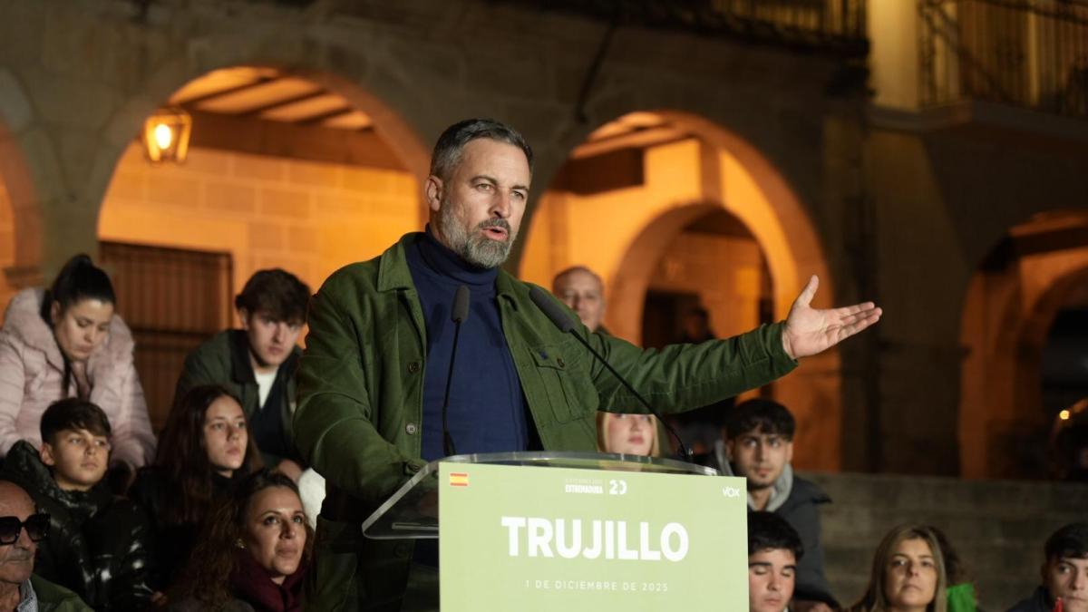 Abascal clama contra la regularización masiva de inmigrantes y acusa a ...