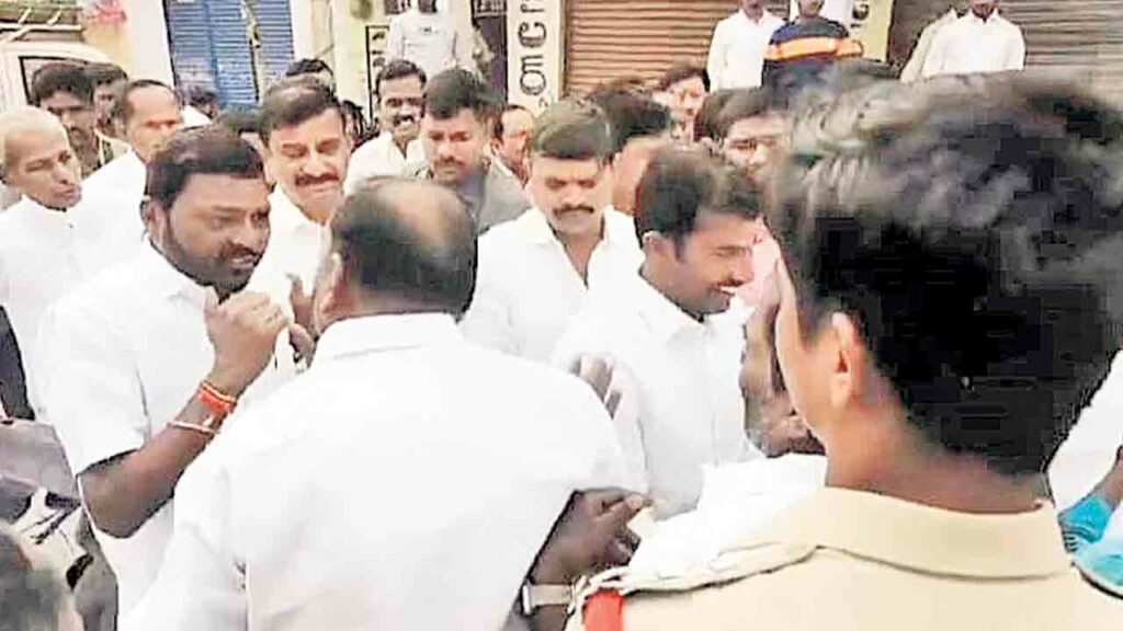 Dubbak | దుబ్బాకలో కాంగ్రెస్‌ గూండాగిరీ.. బీఆర్‌ఎస్‌ ఎమ్మెల్యే ప్రభాకర్ ...