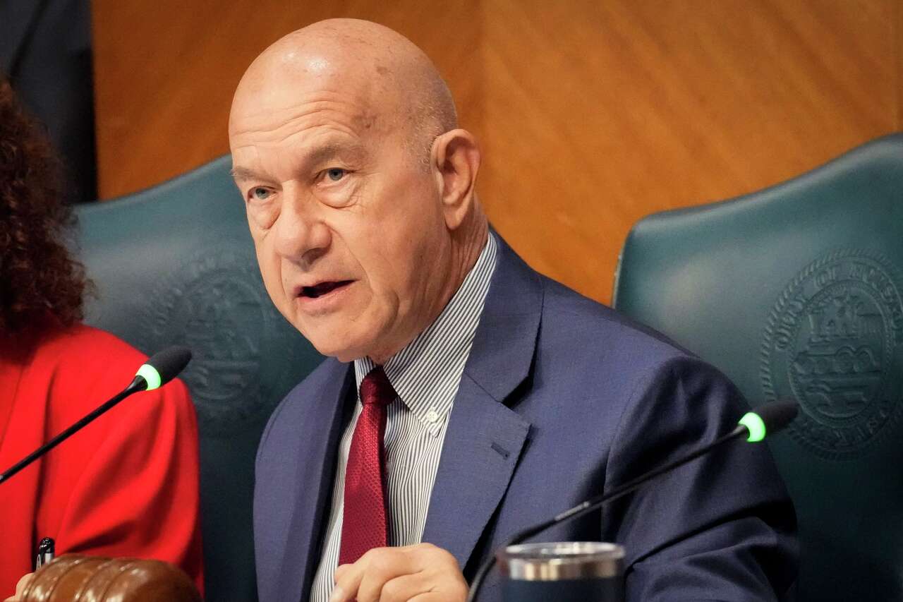 Houston Mayor John Whitmire dispels rumor of ICE agent appearing at ...