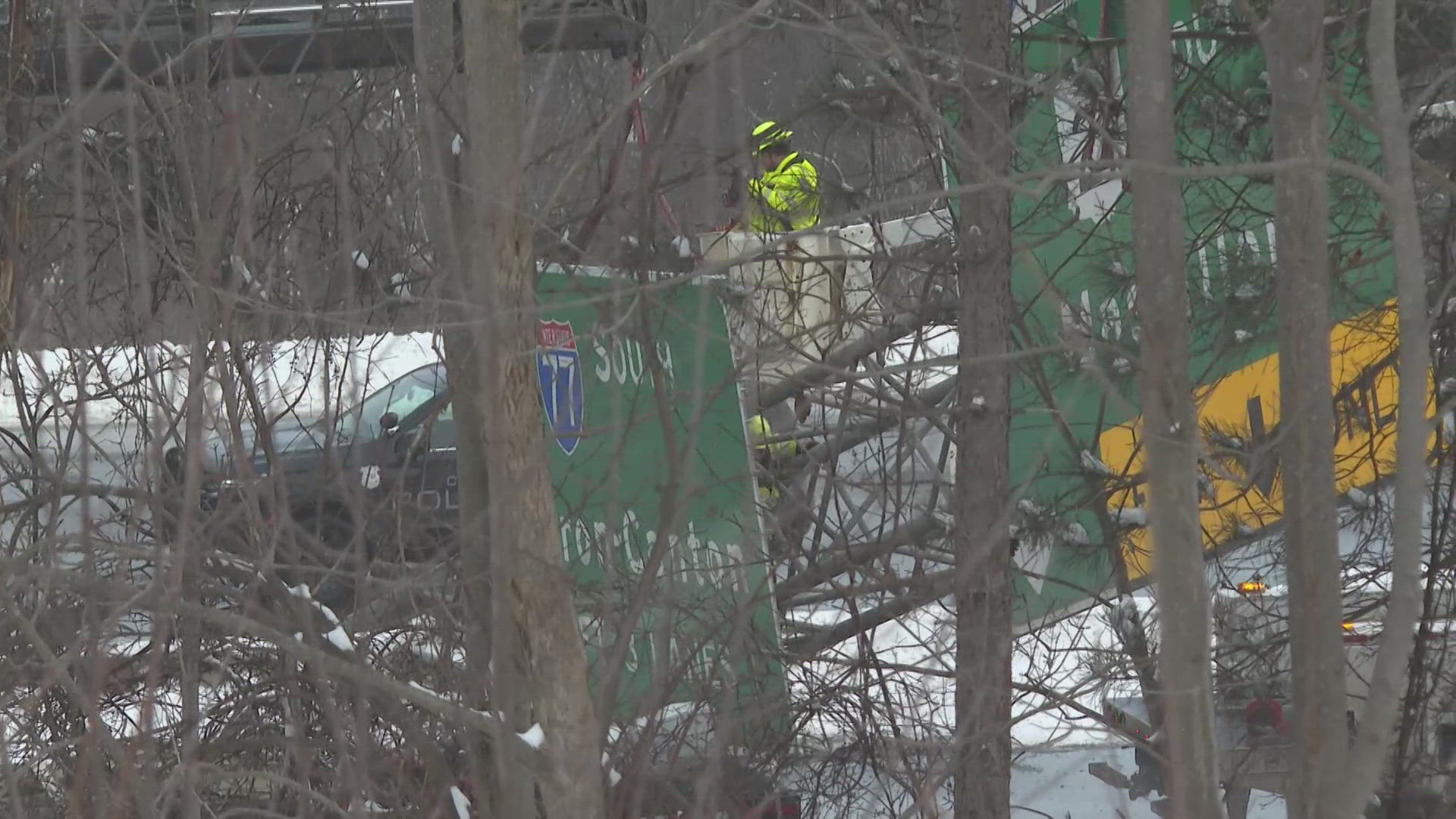 I-77 South reopens in Summit Co. after crash downs street sign ...