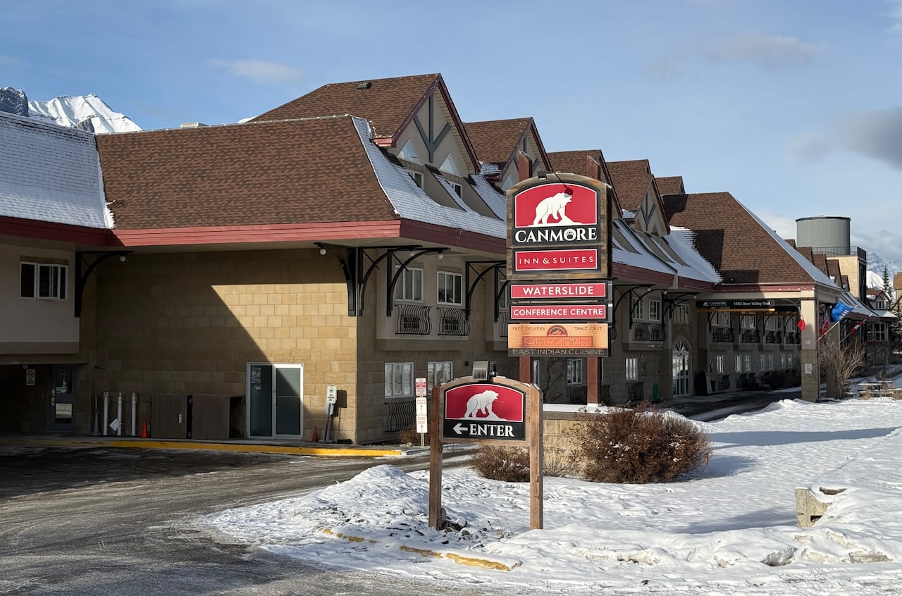 11 children hospitalized following incident at Canmore hotel pool