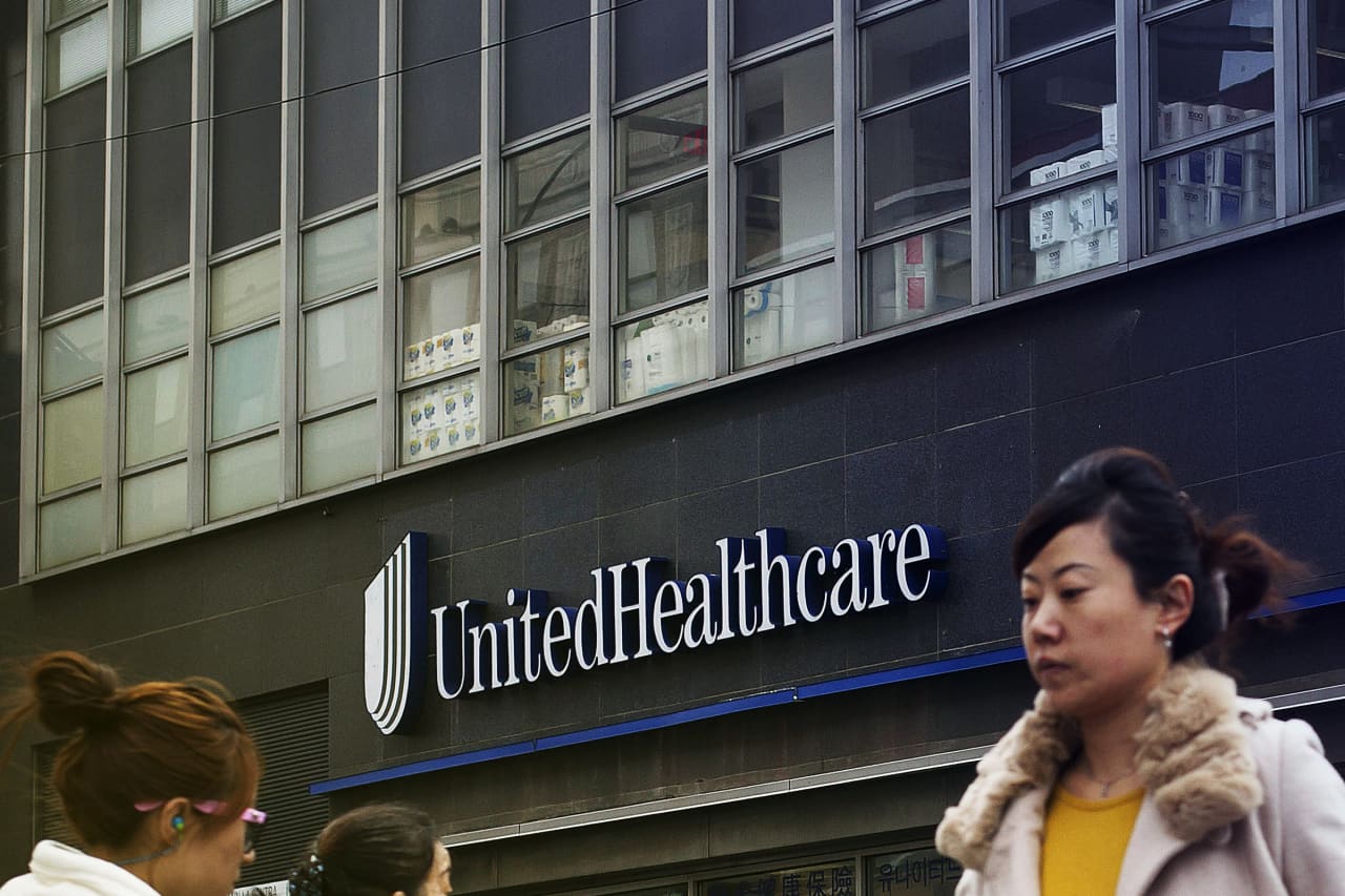 UnitedHealth stock plummets 20% after earnings. Why soft revenue isn’t the only problem.<br>