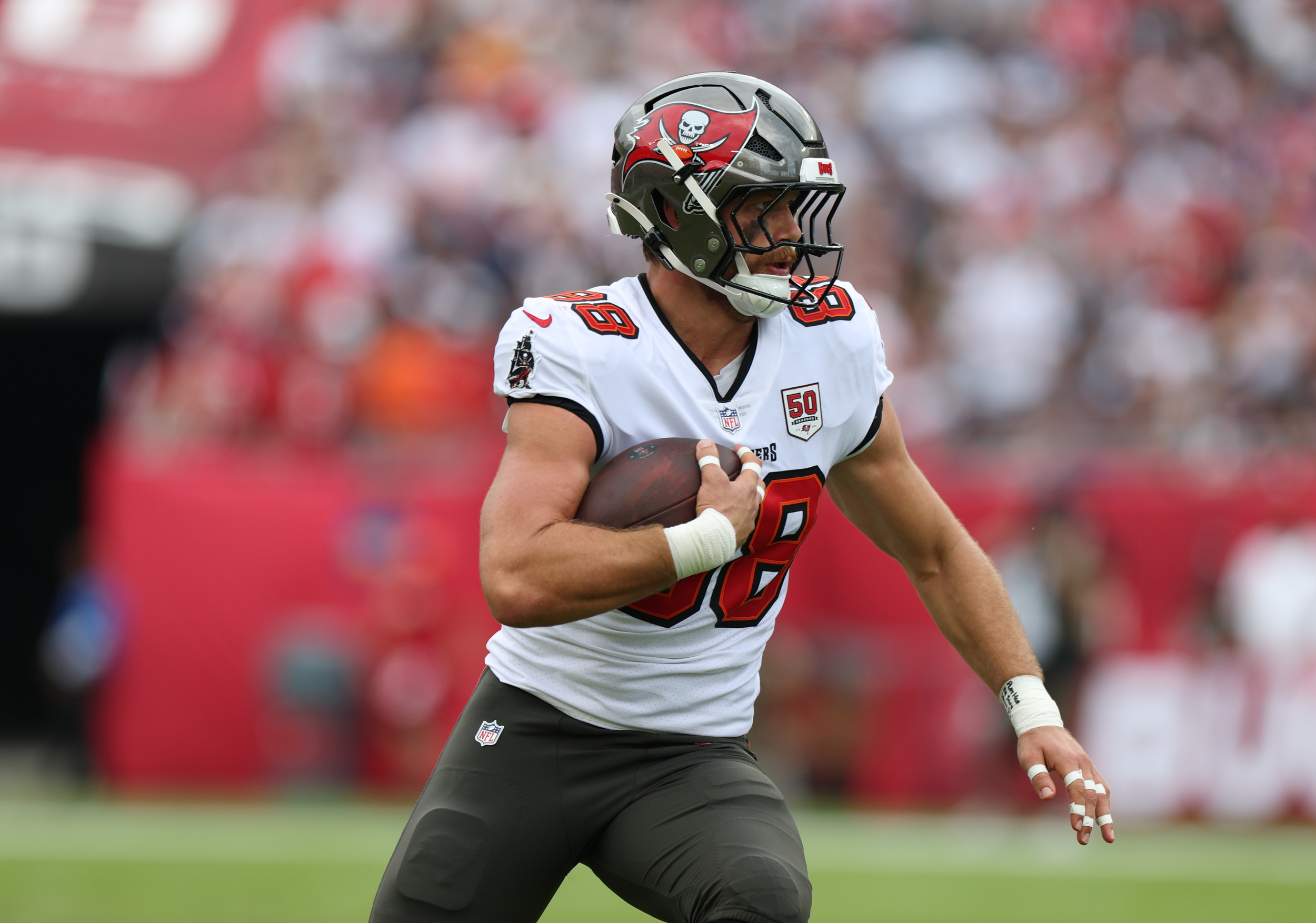 Point-counterpoint: Should the Bucs re-sign TE Cade Otton?