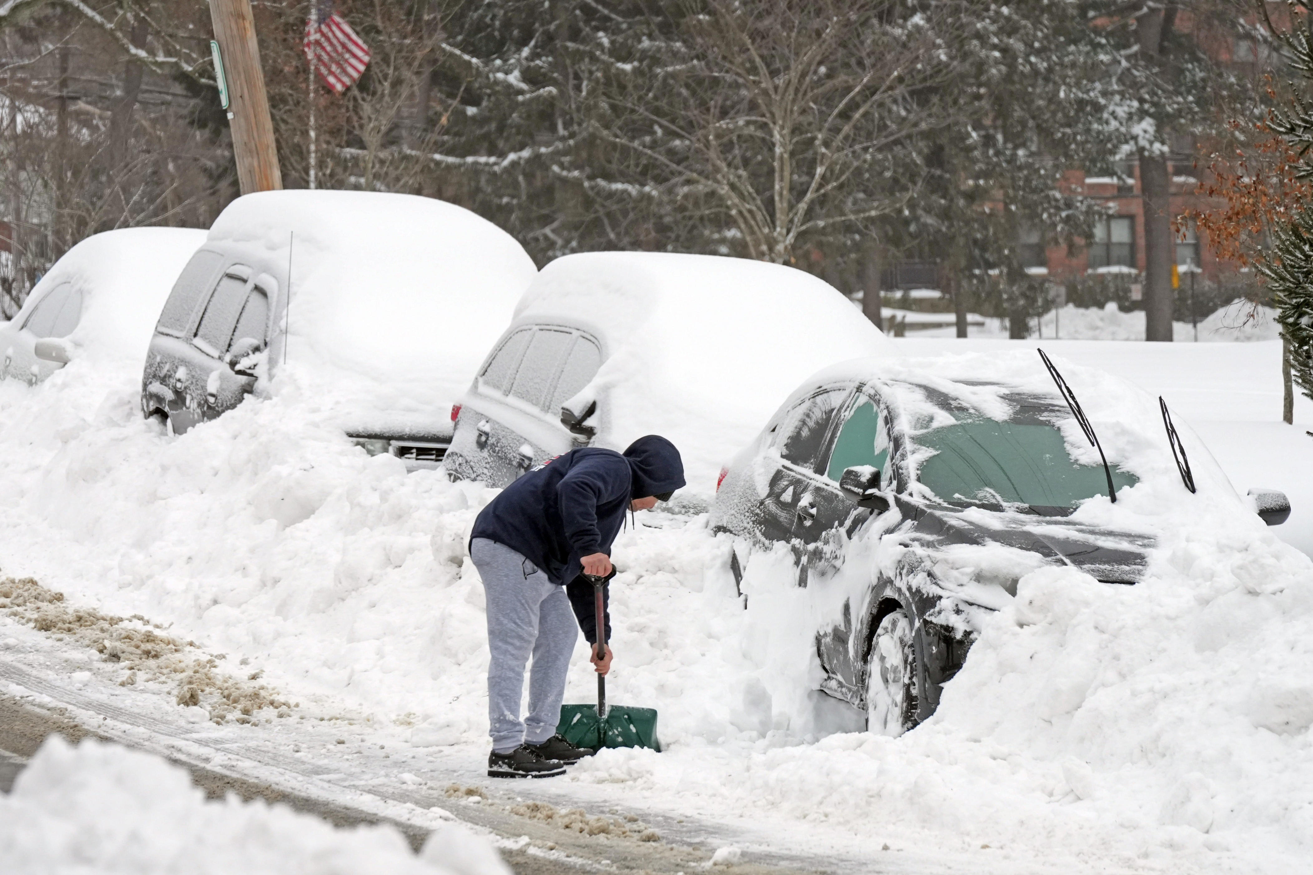 Winter storm dumps snow in Hudson Valley. Latest on road conditions