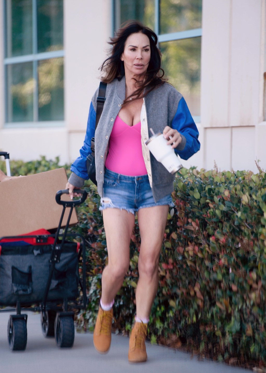 '90s bombshell channels iconic 'Home Improvement' role in daisy dukes ...