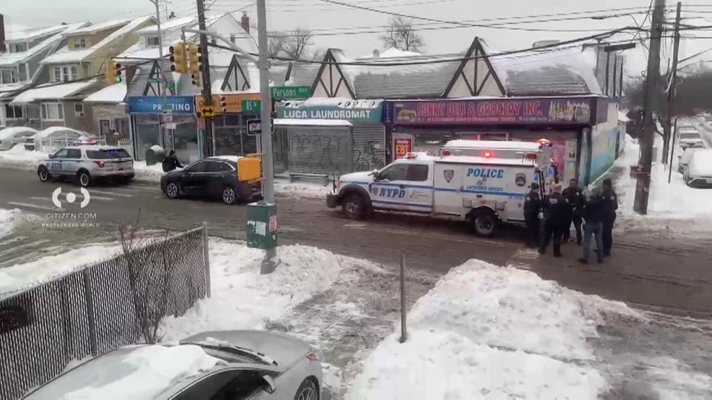 Man with knife shot by NYPD officers in Queens, police say