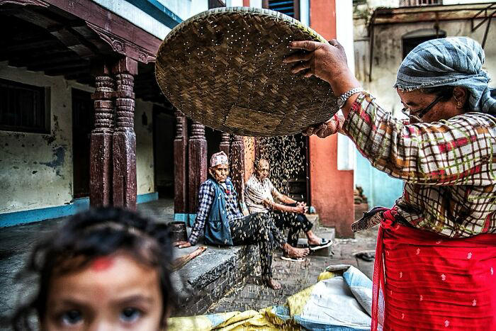 This street photographer captures raw and human moments in everyday ...