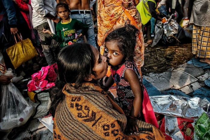 This street photographer captures raw and human moments in everyday ...
