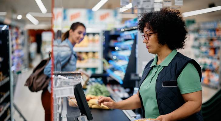 Minimum-wage workers across 19 states just got a raise. Economists are ...