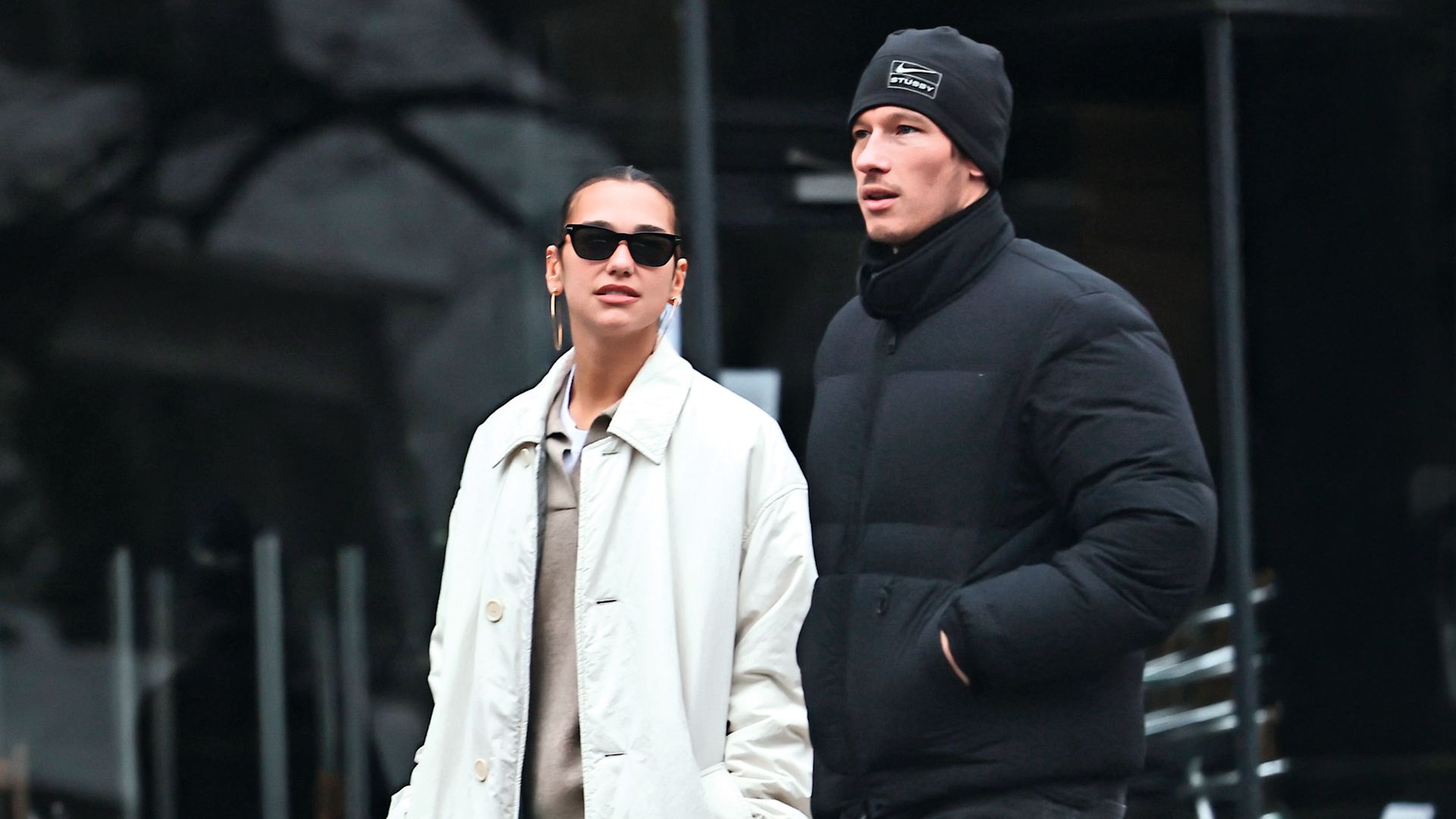 Dua Lipa y Callum Turner, las románticas fotos de la pareja (y uno más ...