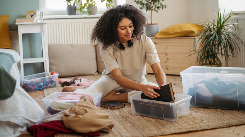Declutter each room in your home in the correct order with these tips
