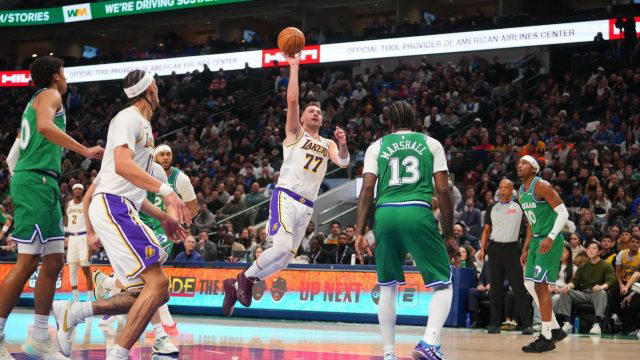 Luka Doncic scores 46 points as Lakers hold off Bulls