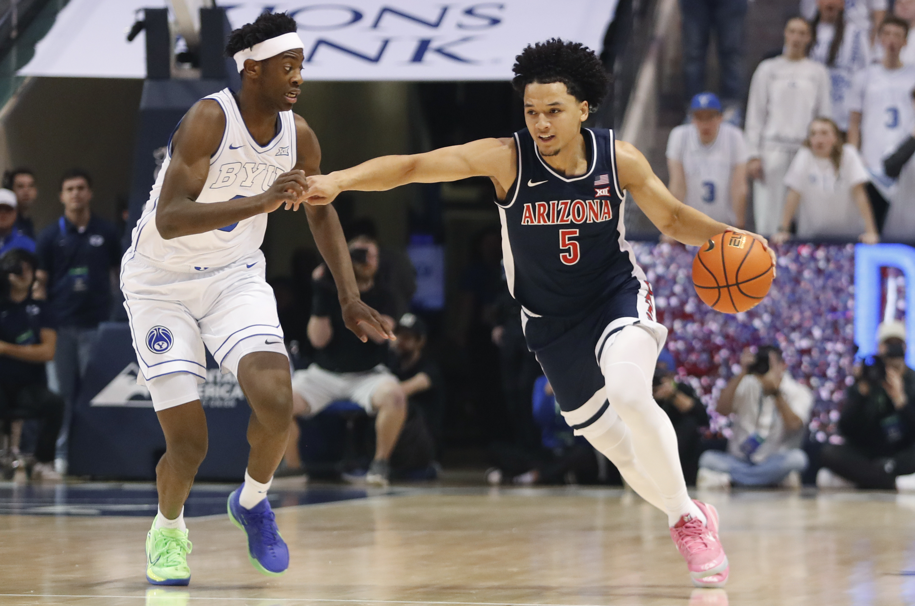 No. 1 Arizona fends off furious rally from AJ Dybantsa, No. 13 BYU to remain undefeated<br><br>