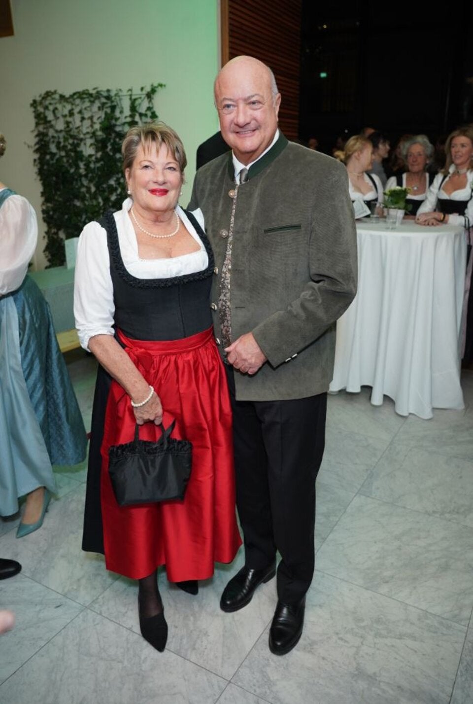 Jägerball statt Opernball: Kanzler Christian Stocker beim Halali in der ...