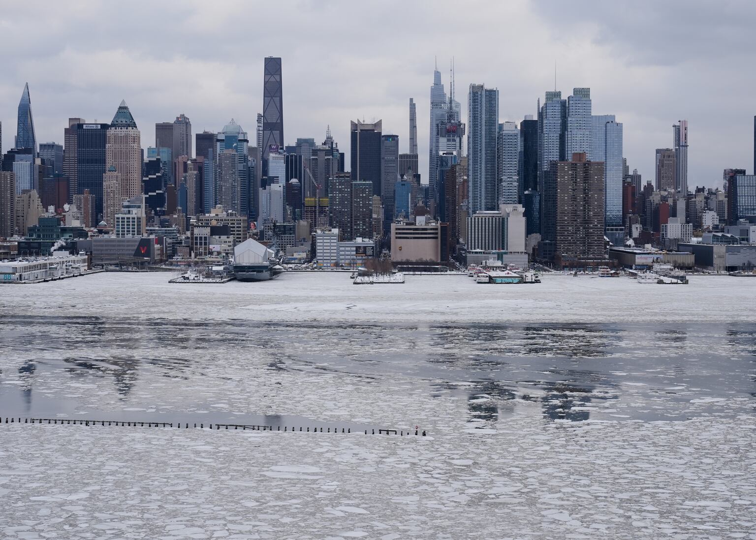 US braces for more freezing cold as winter storm leaves at least 28 dead