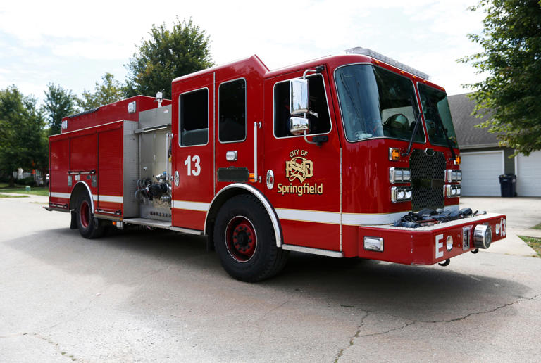 Springfield apartment fire hospitalizes 3, displaces 30 residents