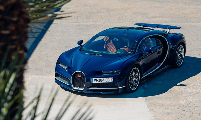 Siêu xe Bugatti Chiron 'cày' nhiều như xe taxi