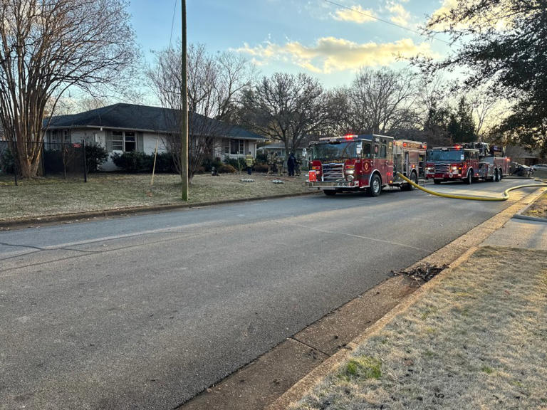 Huntsville Fire & Rescue contain fire on Lanier Road SW