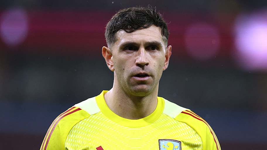 Emiliano Martínez was linked with a move away from Aston Villa this past summer. | Neal Simpson/Sportsphoto/Allstar/Getty Images