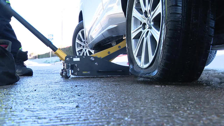 Dallas Sheriff's Patrol rescues drivers stranded on icy roads during ...