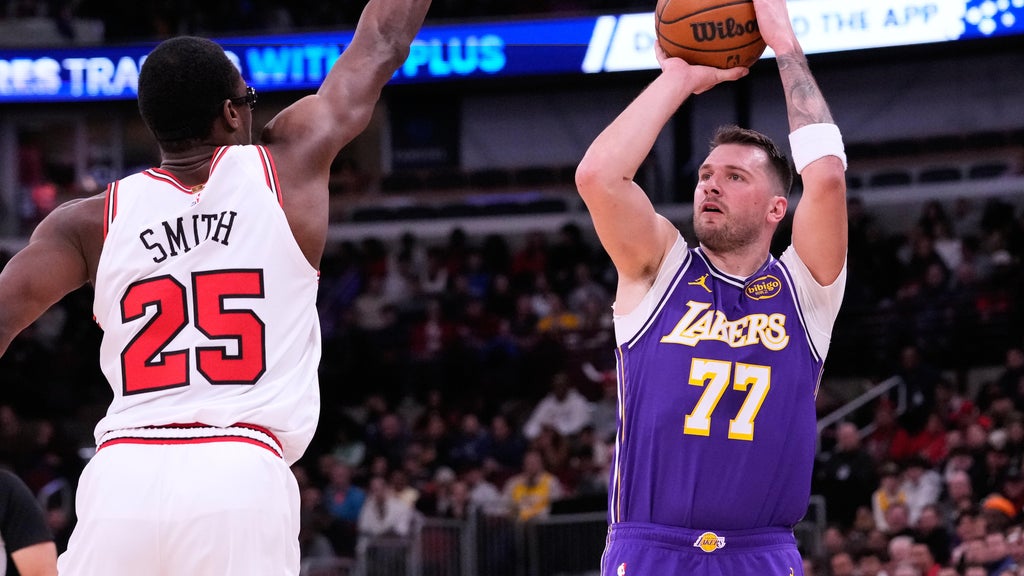 Luka Doncic scores 46 points as the Lakers beat Bulls 129-118
