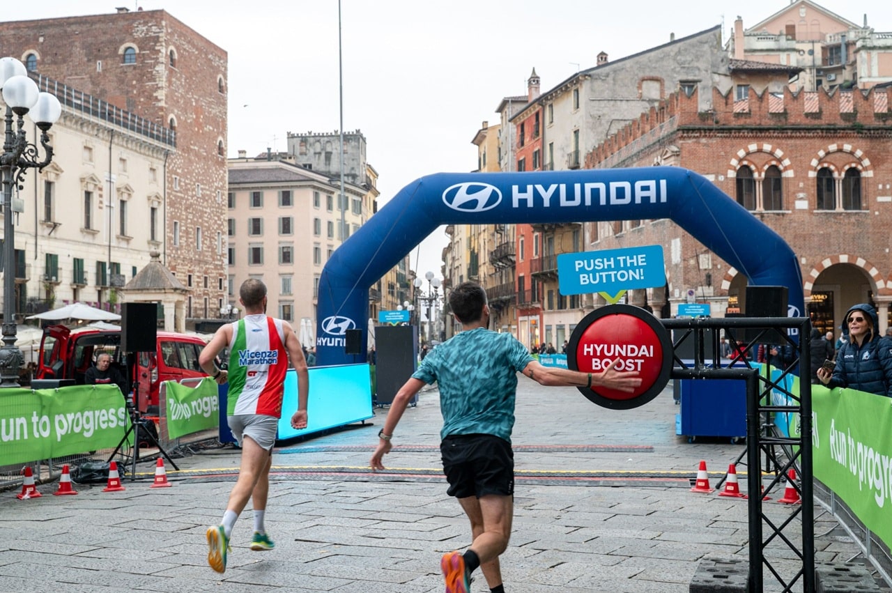 Hyundai Italia rinnova il sodalizio con il mondo del running nel 2026