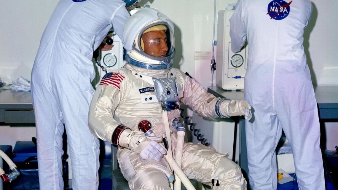 El día que la cápsula Apollo 1 explotó durante una prueba en tierra en ...