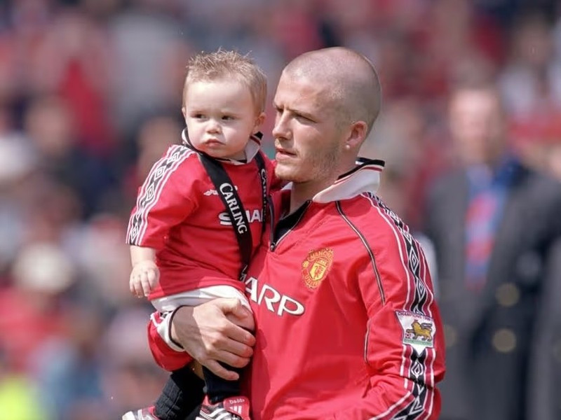 Brooklyn Beckham và nỗi khổ của cậu ấm sinh ra từ vạch đích