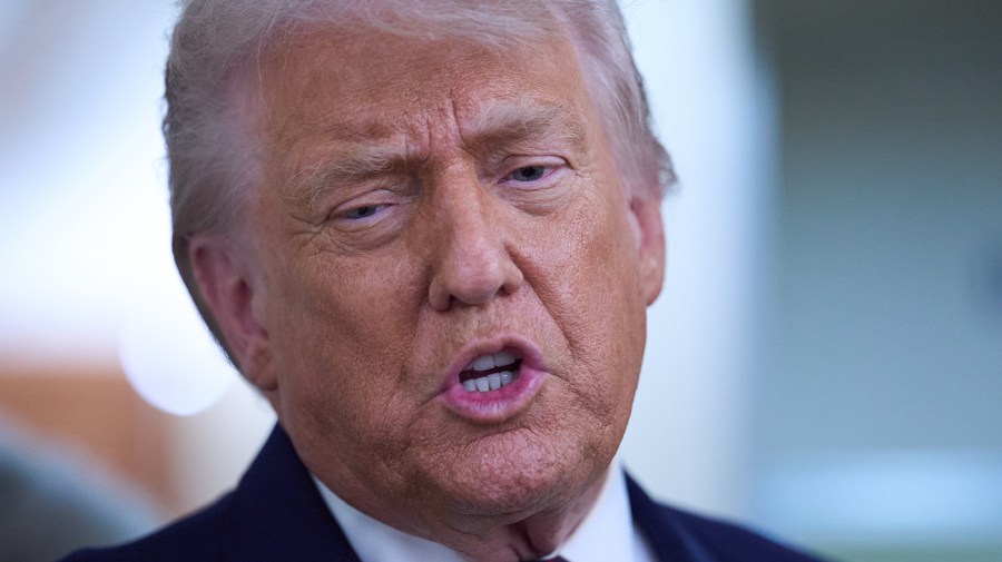 Trump shifts course after Minneapolis killing<br>