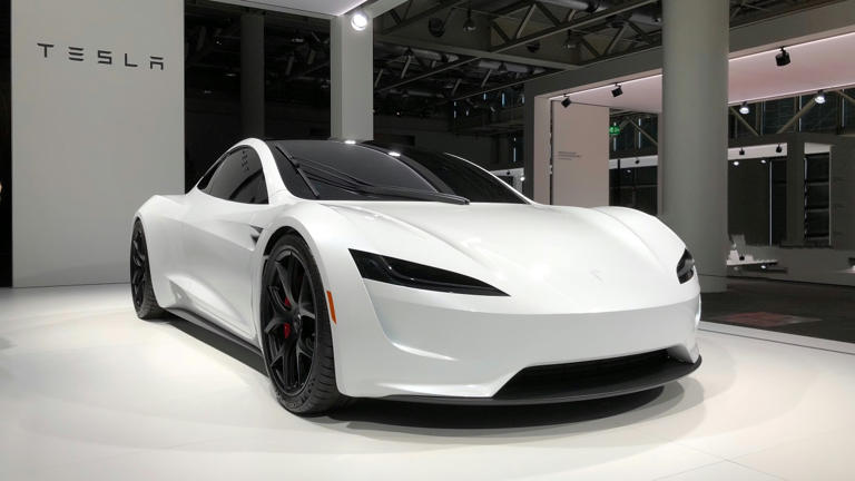 Another Tesla manufacturing director walks as leadership exodus grows