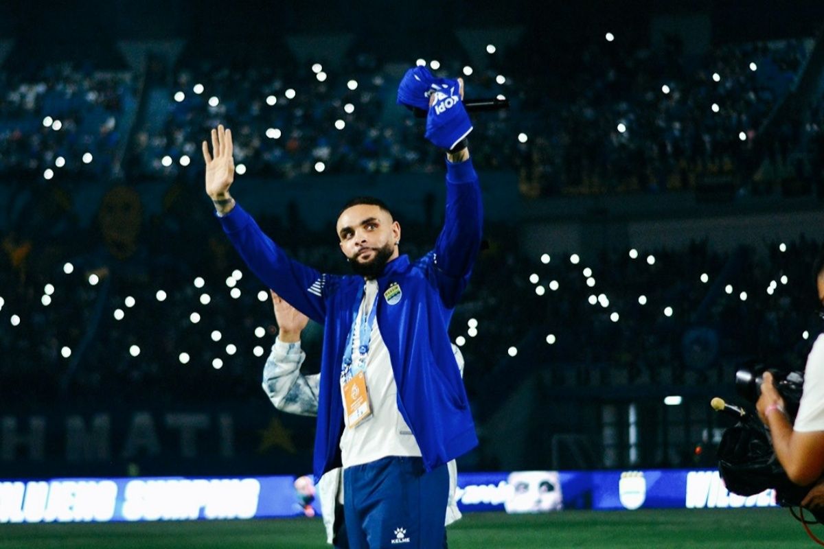 Layvin Kurzawa di Persib Bandung