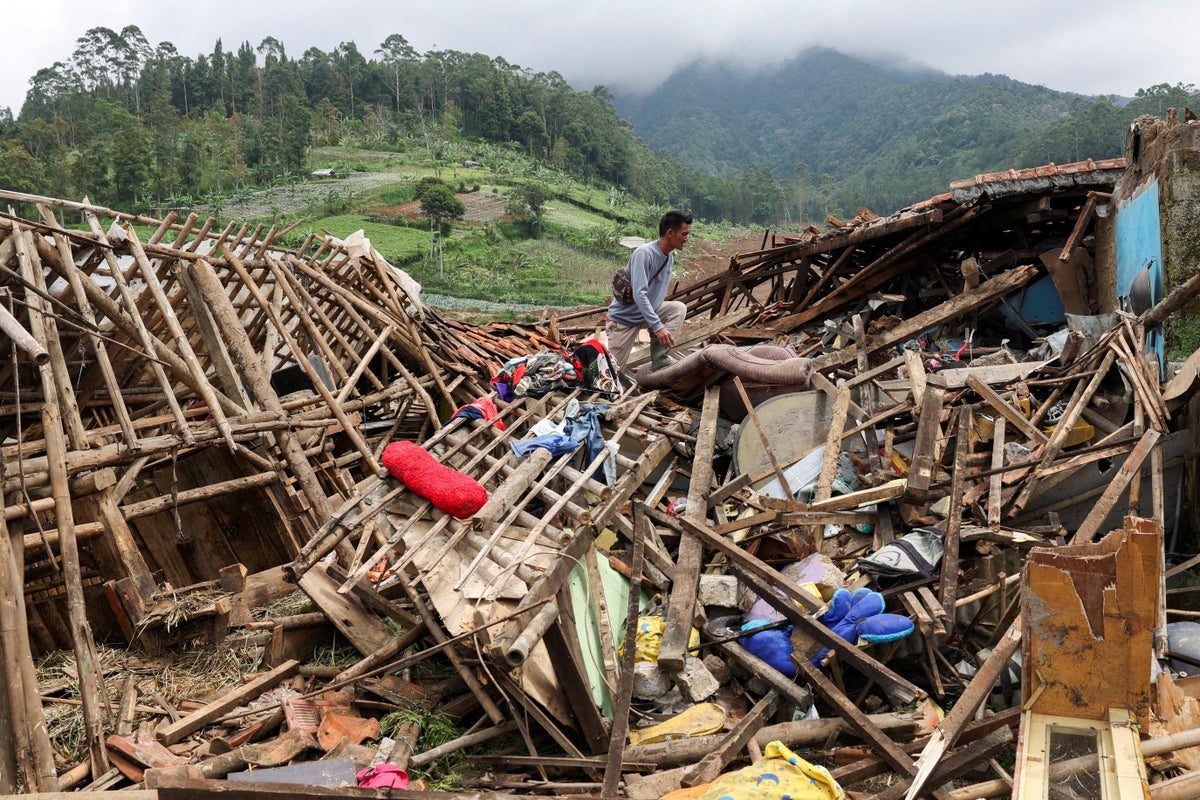 At least 23 soldiers killed as landslides devastate Indonesia<br><br>